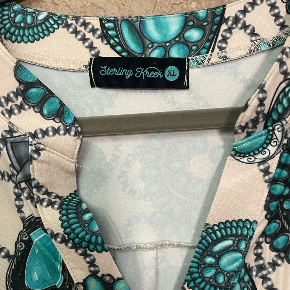 Sterling Kreek Women's Turquoise Stones Patterned Top w/ ruched short sleeves - Picture 2 of 2